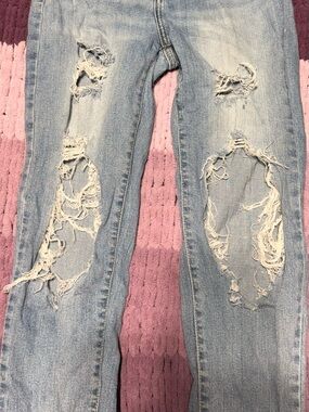 Light Wash Straight Leg Ripped Jeans - Women's